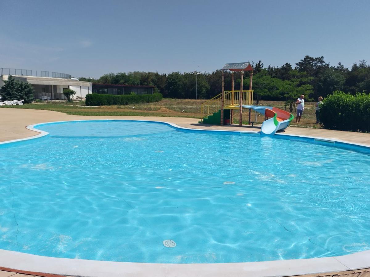 Blaxy Resort Stefi Cu Acces La Piscine Gratuit Douăzeci şi Trei August Екстериор снимка